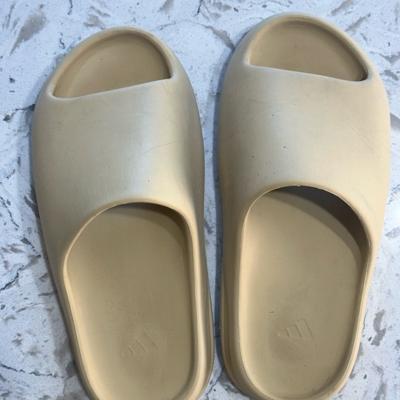 Adidas Yeezy Slides – Bone – Size 7US - Picture 1 of 7